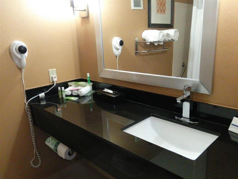 Holiday Inn Express Hotel And Suites Houston Kingwood Экстерьер фото